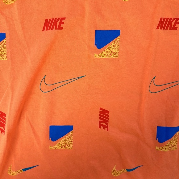 Nike Swoosh T-shirt NWT - Picture 4 of 8